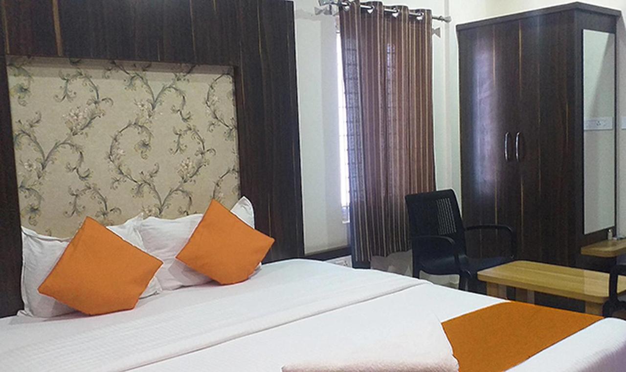 Royal Blue Meridian Inn Bangalore Exterior foto